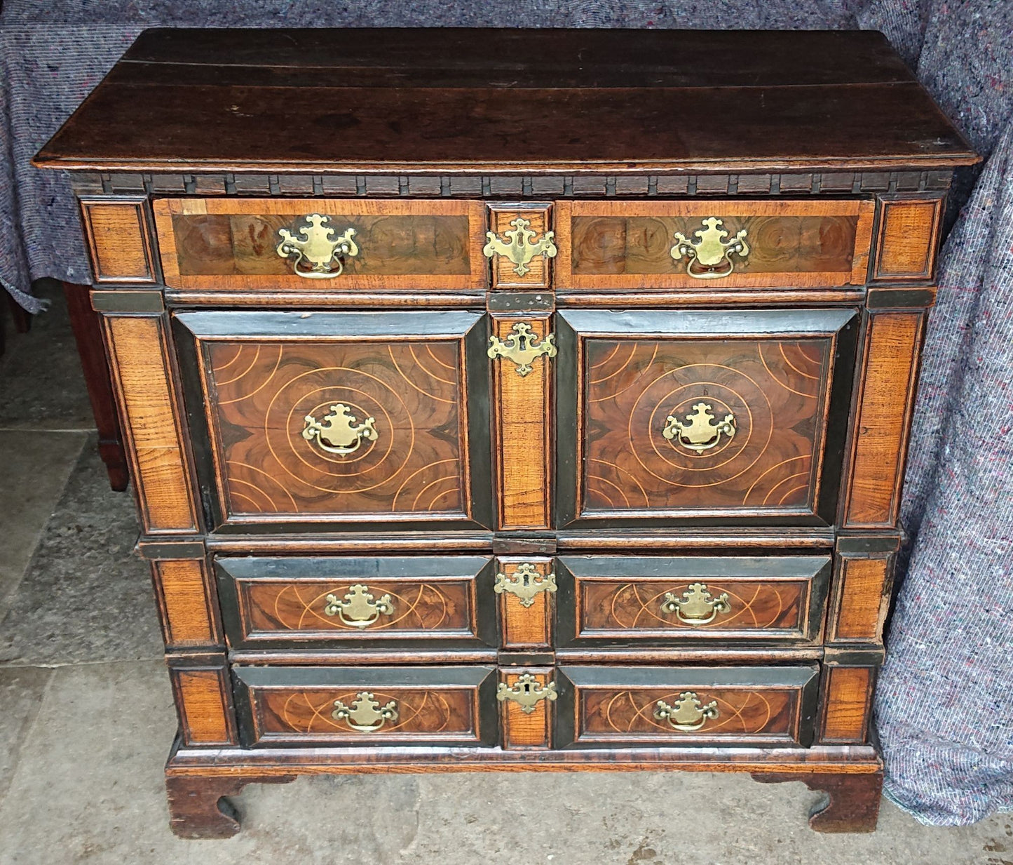 Oyster Veneer Chest of Drawers