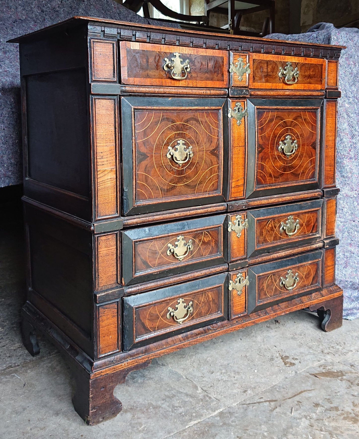Oyster Veneer Chest of Drawers