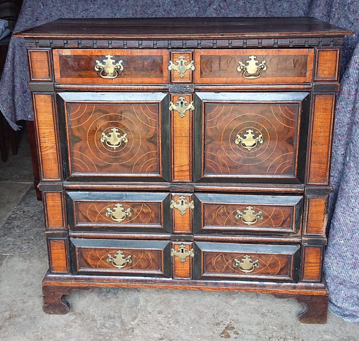 Oyster Veneer Chest of Drawers