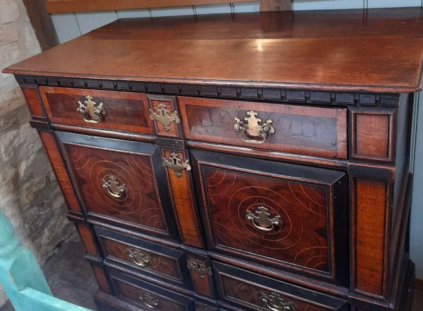 Oyster Veneer Chest of Drawers